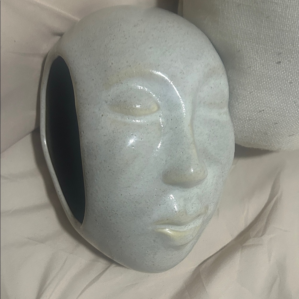 Ceramic Face Sculpture in White planter - Picture 5 of 10